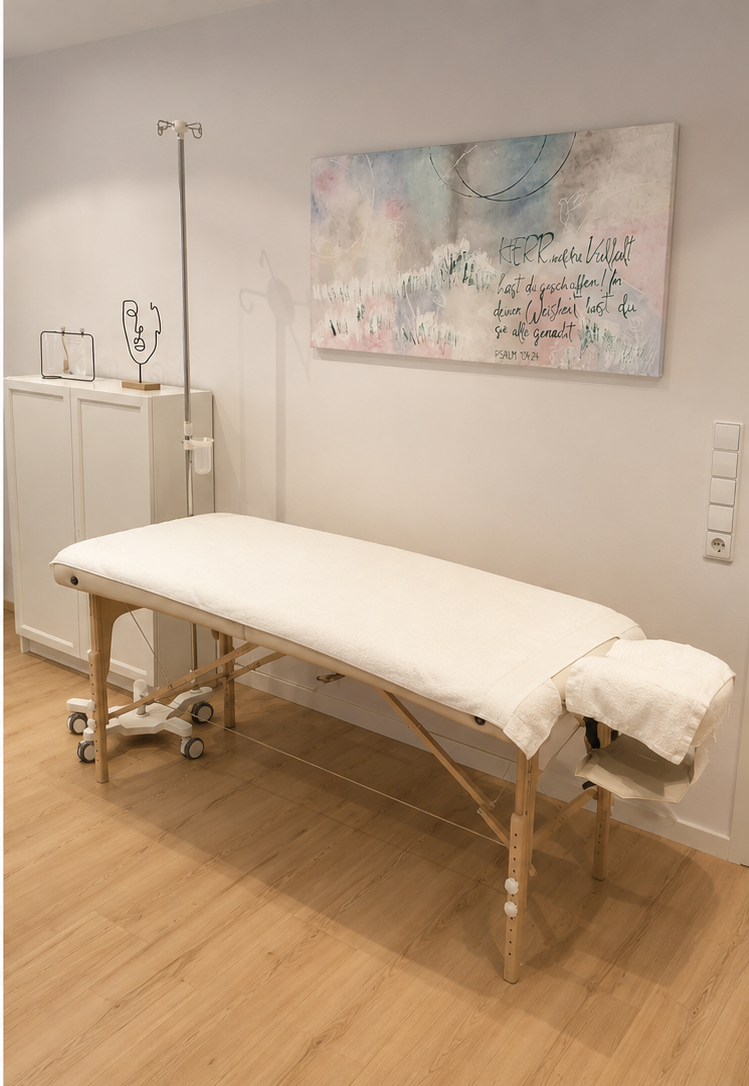 Praxisraum Massageliege